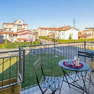  Appartamento Fiere Studio Con Parcheggio E Balcone Italia